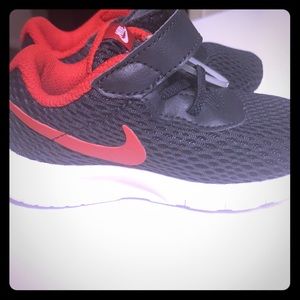 Toddler Nike Sneakers 6c